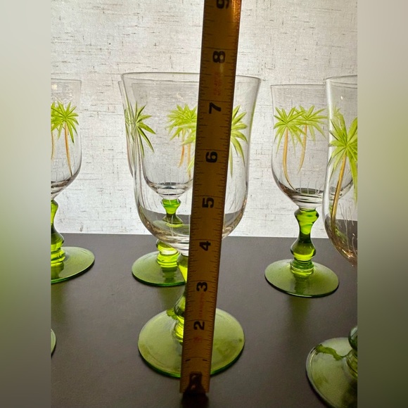Set of 8 Hand painted & Hand carved/etched Palm Tree glass ware. - Picture 9 of 16